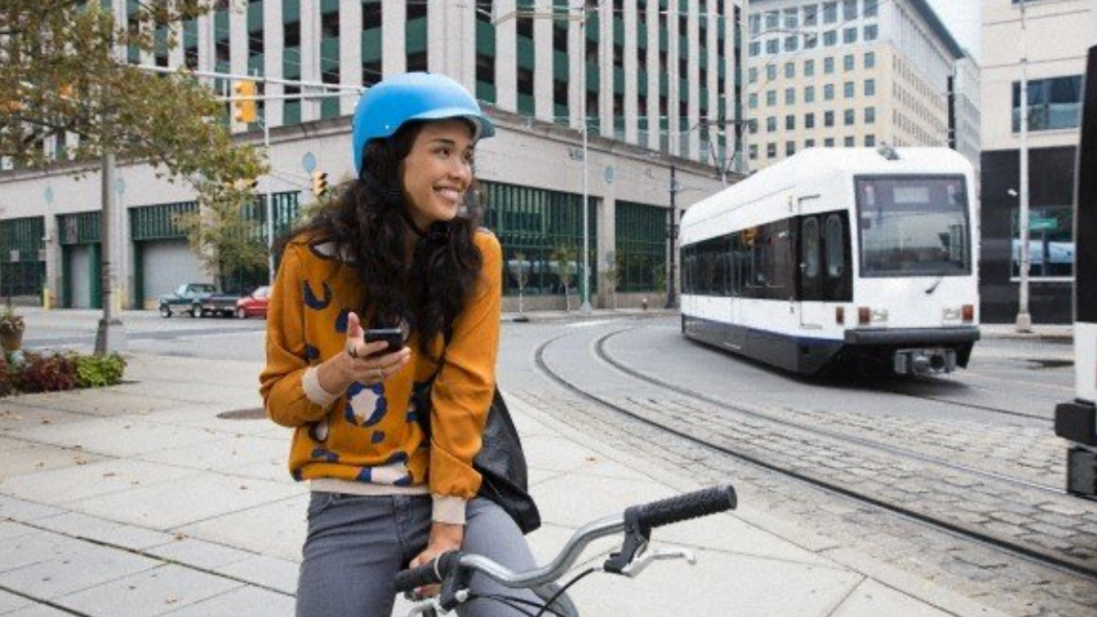 Réduire son empreinte carbone au travail : la force des mobilités durables et du travail hybride