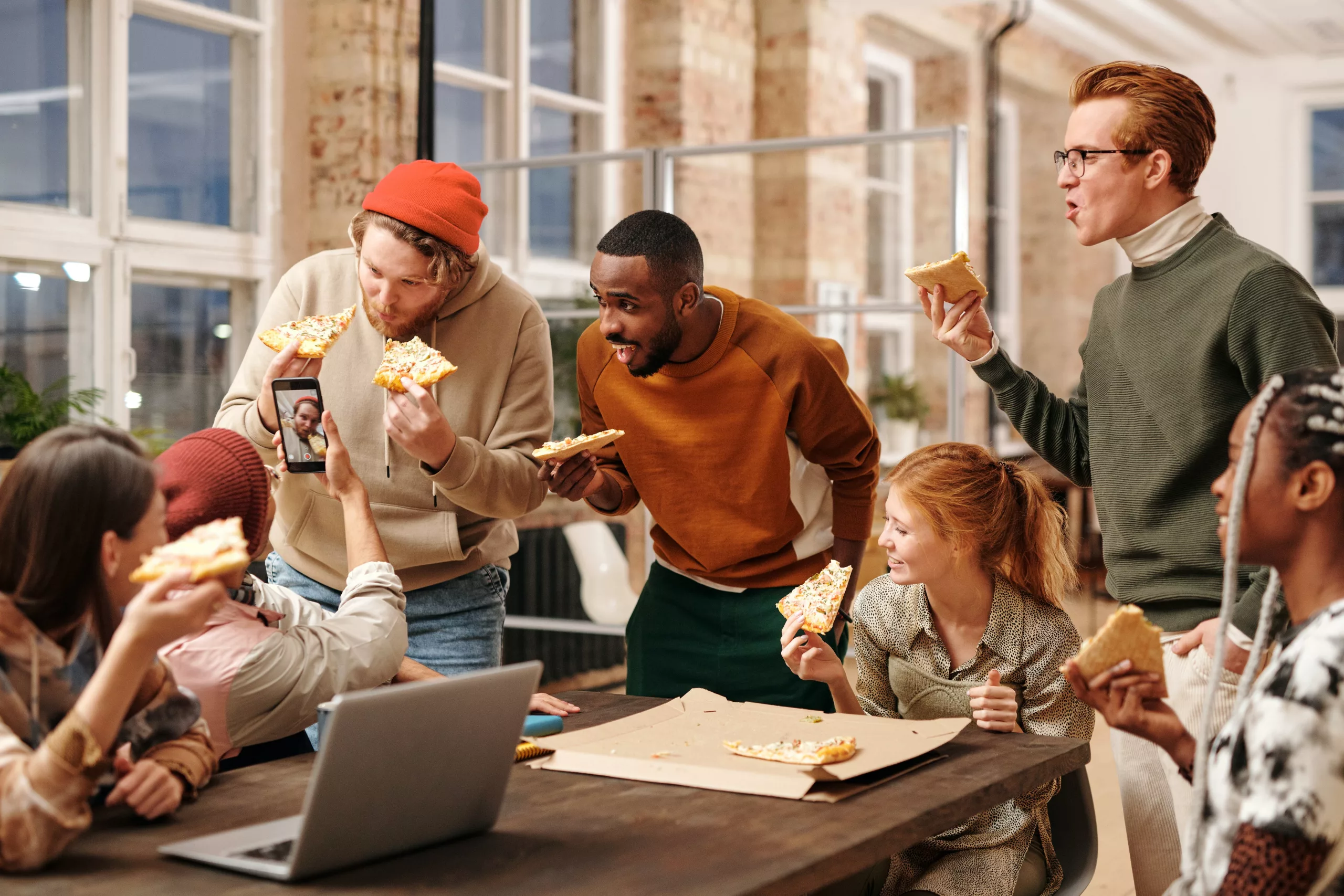 Une collaboration sans frontières : Le Flex Office comme catalyseur de la cohésion d’équipe