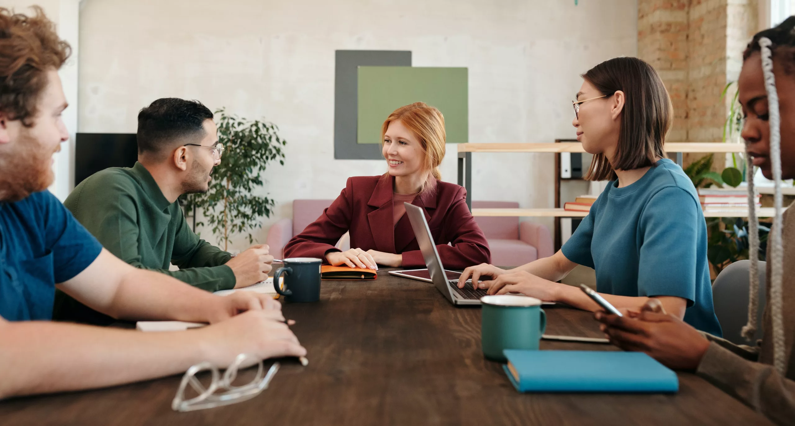 Naviguer avec rapidité : la recherche globale redéfinit l’efficacité au travail